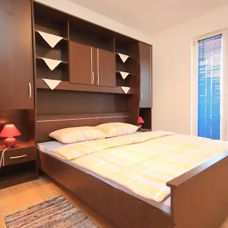 By The Sea - 8217 Pašman