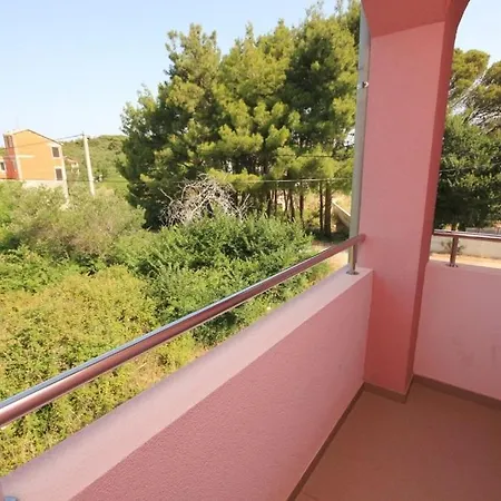 By The Sea - 8217 * Pašman